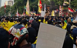 Student protesting in front of the Jakarta police headquarters. Credit: Maria Cynthia/Wikipedia Commons