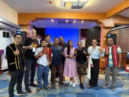 DTP Executive Director Patrick Earle and trainer Arul Prakkash with DTP alumni at the Indigenous Peoples Human Rights Defenders Network exchange in Baguio, Philippines. Credit: DTP