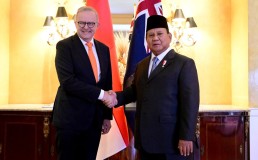 Australian PM Anthony Albanese shaking ahnds with Indonesian President Prabowo Subianto. Credit: BPMI Setpres/Muchlis Jr from www.presidenri.go.id