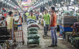 Labourers from Bangladesh and Myanmar work at a wholesale market in Kuala Lumpur, Malaysia. Credit: Shutterstock