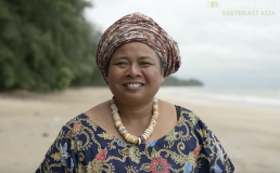 Photo of Naree Wongsachon on a beach. Credit: Heinrich-Böll-Stiftung Southeast Asia/YouTube