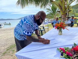 PIANGO Board Secretary, Sepesa Rasili signs the KIOA Climate Emergency Declarations after it was launched by the KIOA Council on the island.. Credit: PIANGO