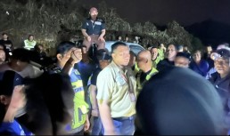 Police forced evictions of traditional owners in Sarawak. Credit: Sarawak Report