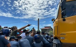 Police clash with residents of Sibuyan Island who are opposing mining exploration activities there. Credit: AFP/Maria Tan