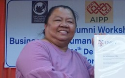 Sor.Rattanamanee Polkla receiving DTP certificate. Credit: DTP