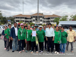 Four Women Human Rights Defenders (WHRDs) and two Human Rights Defenders (HRDs) from the Khon Rak Ban Kerd Dan Khun Thot Group and supporters. Credit: Protection International Thailand