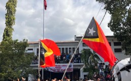 Photo of Timorese flags waving during protests in Dili, Timor-Leste. Credit: Renezio Sura Cerlias Moura de Cavalho